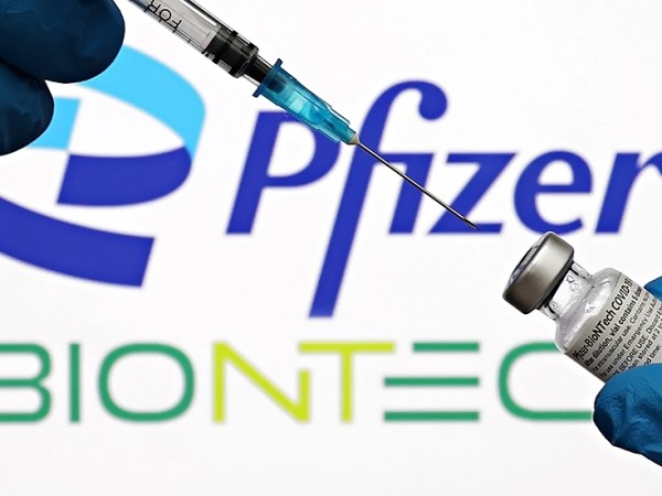 Cleveland Clinic Nurse Gives Patient Pfizer Booster #4 From Her&nbsp;Purse